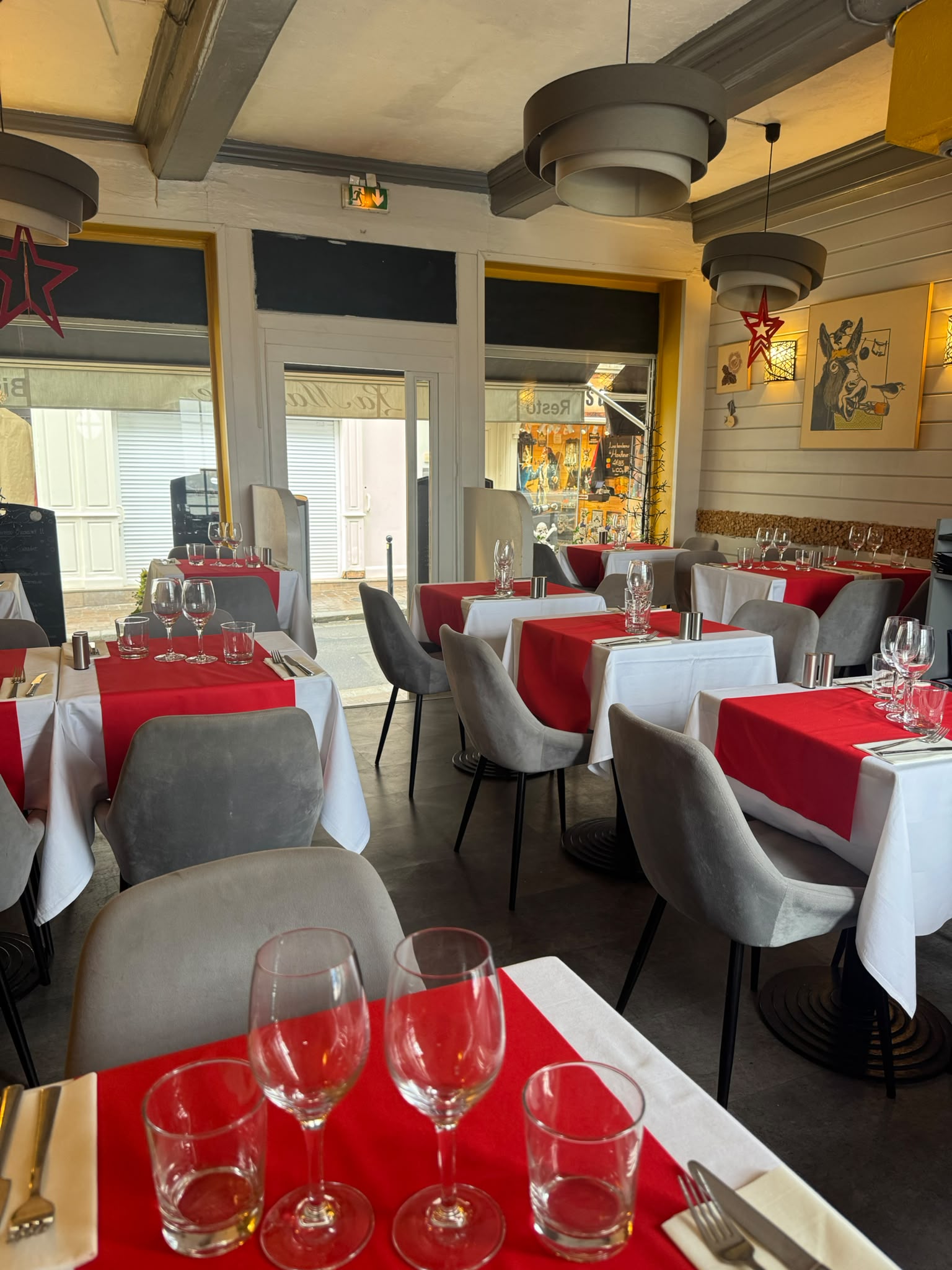 Salle intérieure du restaurant La Matelote