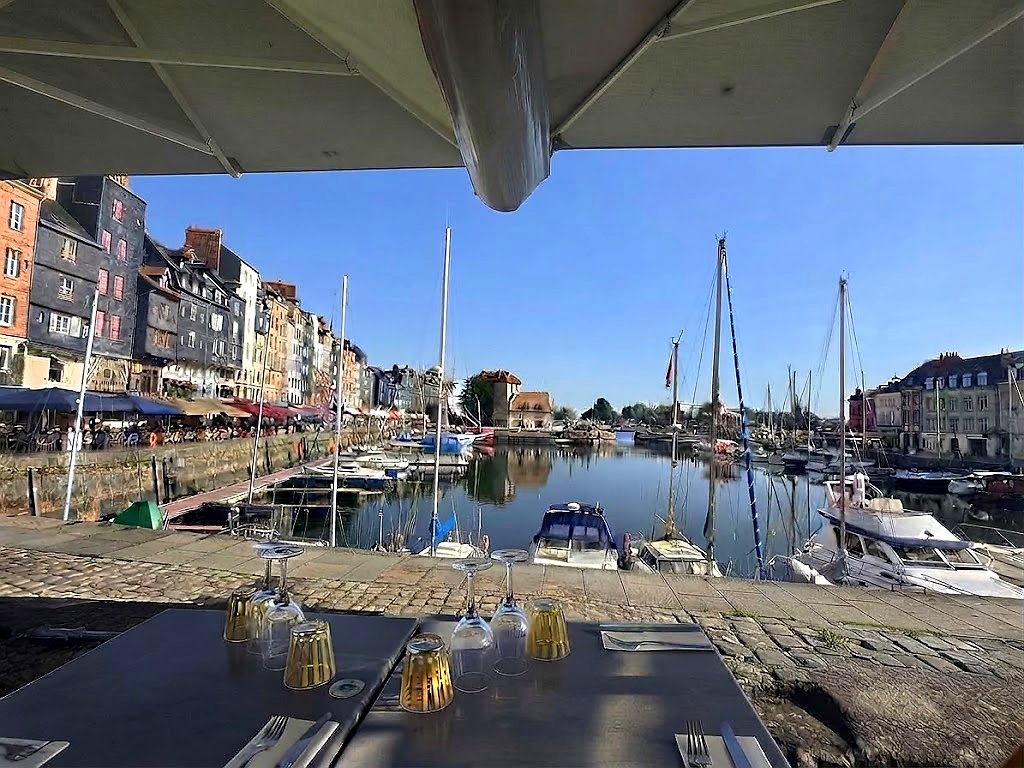 Terrasse de La Matelote face au port d'Honfleur